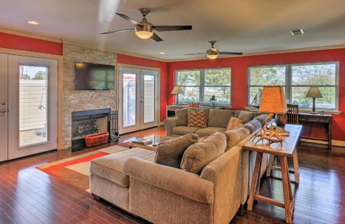 Pottsboro House | Pottsboro Home on 2 Acres with Hot Tub, Near Marina!