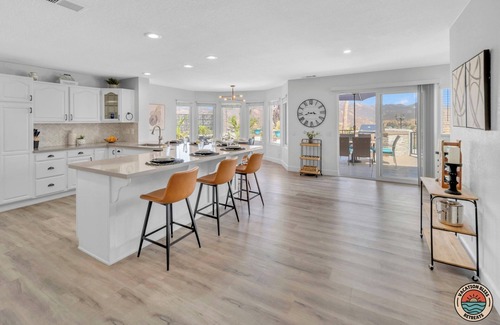 Poway House | Poway Panorama Peak - Pool, Spa, Sleeps 24!