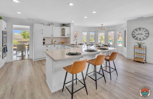 Poway House | Poway Panorama Peak - Pool, Spa, Sleeps 24!