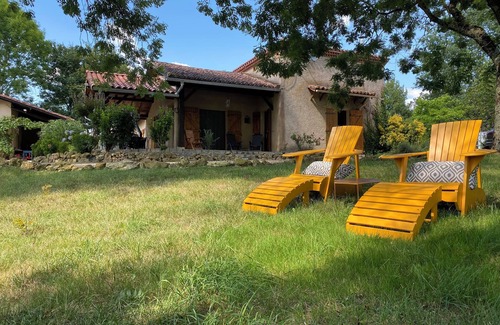 Armous-et-Cau Villa | Prachtig en Rustig Gelegen Gelijkvloerse Villa in Italiaanse Stijl met Zwembad