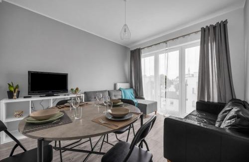 Grochow Apartment | Praga Apt - 45m2, French Balcony - by Rentujemy