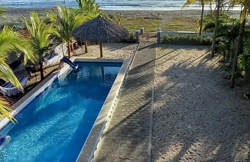 Managua House | Praga home beachfront with large pool