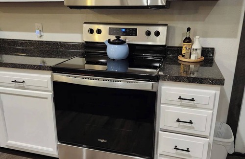 Sullivan Cottage | Prairieview Cottage Retreat - Hot Tub Sunsets - Sleeps 8