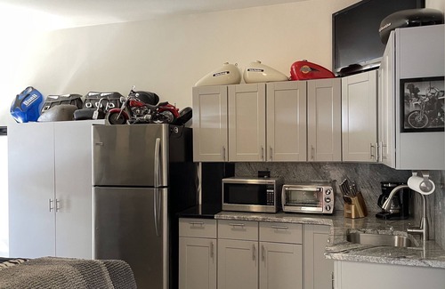 Juneau Cabin | Precision Lodge - 3 one-bedroom units and two private room in a shared house - DISCOUNT ON TOURS!