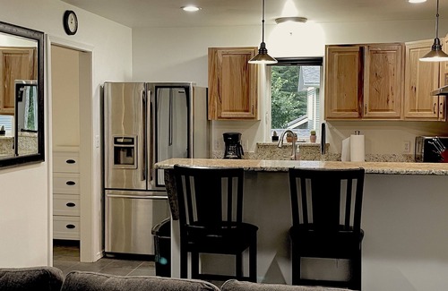Juneau Cabin | Precision Lodge - 3 one-bedroom units and two private room in a shared house - DISCOUNT ON TOURS!