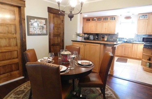 Falls Church House | Premier Host: Cozy Family Cottage .