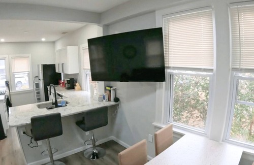 Runnemede House | Premium 2BR+Workspace, Near 5 Hospitals & Ctr City