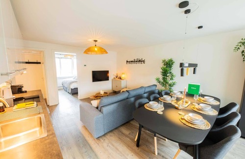 Stratum Apartment | Premium 70m2 Two-Bedroom Apartment - SD23H