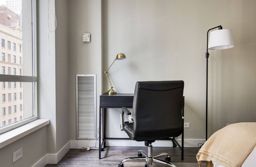 Rush and Division Apartment | Premium Gold Coast 2BR w/Gym & Lounge, 1 block to L, by Blueground