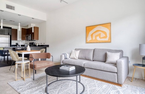 The Villas Apartment | Premium Santana Row 1BR w/Gym & Pool, 10 mins to Google, by Blueground