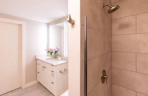 Downtown Jackson Apartment | Premium Studio Summar