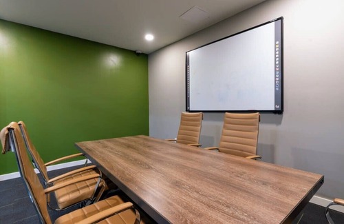 Downtown Jackson Apartment | Premium Studio Summar