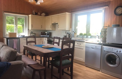 Tiverton Cottage | Prepare to be enchanted by the sheer beauty that wraps around Wattles.