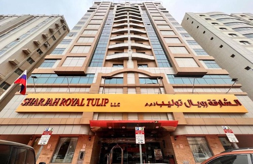Sharjah House | Presidential Luxury Studio Suite with Jacuzzi