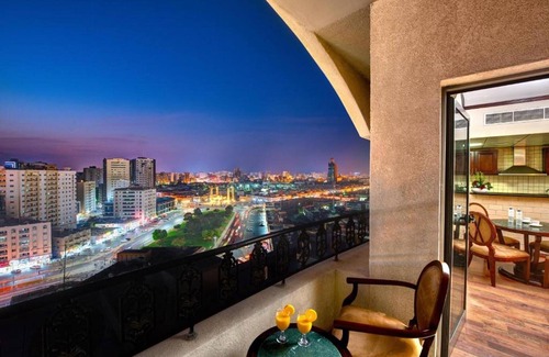 Sharjah House | Presidential Luxury Studio Suite with Jacuzzi
