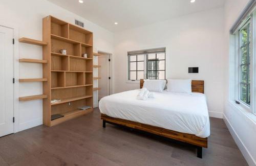 La Brea House | Prestigious 5BR Mansion w/Pool, Theatre & Jacuzzi