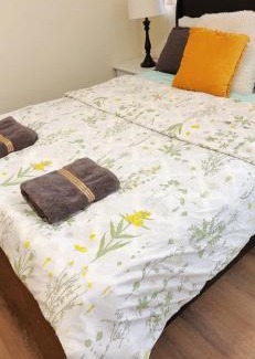 Hacienda Heights House | Pretty bedroom private bathroom