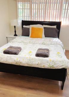 Hacienda Heights House | Pretty bedroom private bathroom