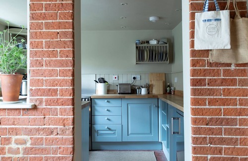 Worstead Cottage | Pretty Cottage, sleeps 4, pet friendly, walk to the pub, enclosed garden