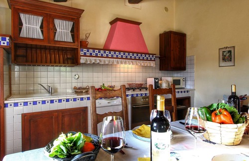 Radda in Chianti Apartment | Pretty farmhouse with terrace