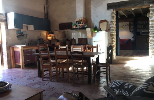 Leogeats House | Pretty old house ideal for small groups