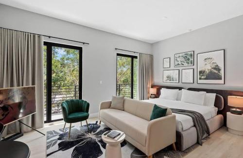 Flagler Village Apartment | Pretty Rola 303 Signature Apartment w King Bed Brand new and Central Location