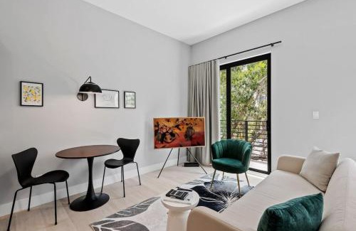 Flagler Village Apartment | Pretty Rola 303 Signature Apartment w King Bed Brand new and Central Location