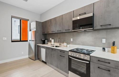 Flagler Village Apartment | Pretty Rola 303 Signature Apartment w King Bed Brand new and Central Location
