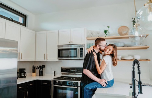 South Lamar Apartment | Prime Location-2BR|Pet Friendly |Free Parking!