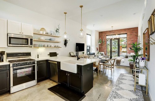 South Lamar Apartment | Prime Location-2BR|Pet Friendly |Free Parking!