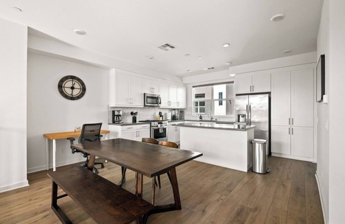 Grantville House | Prime location: SDSU/Snapdragon stadium & shopping