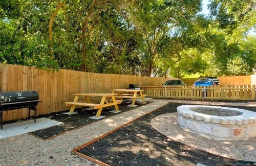 Zilker Apartment | Prime Soco Comfy 2BR King Suite w Pool Parking