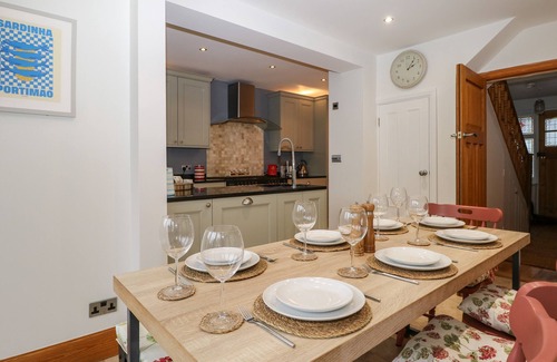 Worthing Cottage | PRIMROSE PLACE, pet friendly, character holiday cottage in Worthing