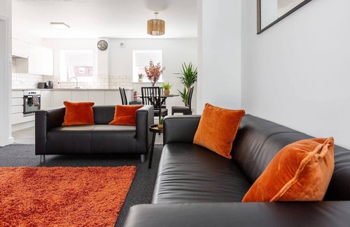 Preston Apartment | Princes | 2 Bedrooms Parking Wi-Fi | Cozy Pads