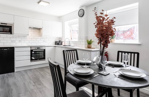 Preston Apartment | Princes | 2 Bedrooms Parking Wi-Fi | Cozy Pads
