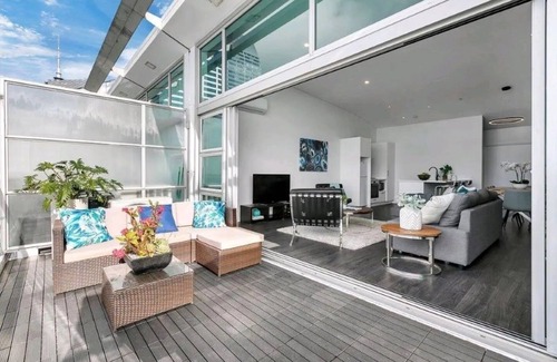Auckland Central Business District Apartment | Princess Wharf w/Balcony