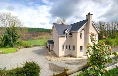 Barnstaple Villa | Priory House; sleeps 6-20