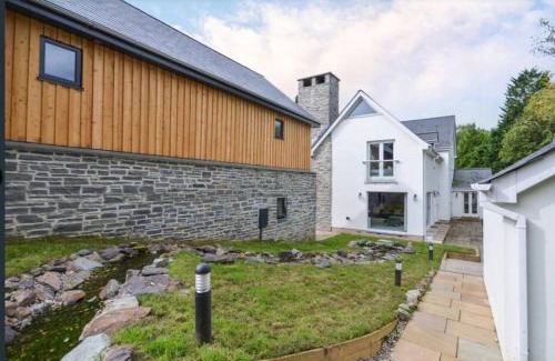 Barnstaple Villa | Priory House; sleeps 6-20