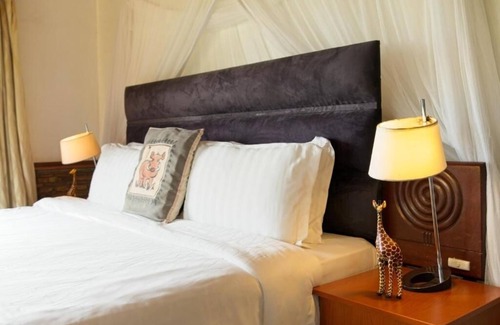 Maasai Mara Cabin | Pristine Eco Safari Lodge Offering Relaxed Pace & Intimate Wildlife Interaction