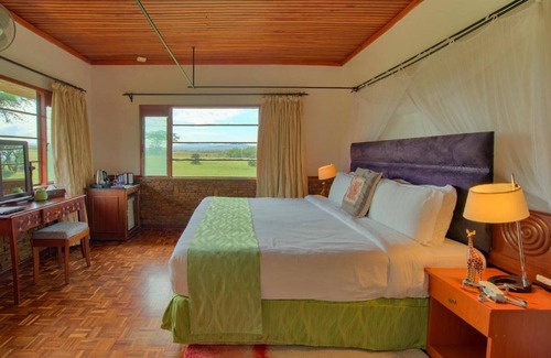 Maasai Mara Cabin | Pristine Eco Safari Lodge Offering Relaxed Pace & Intimate Wildlife Interaction