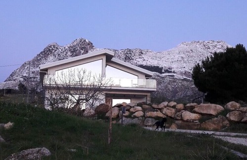 Piana degli Albanesi Villa | pristine villa in the valley