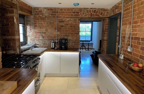 Montpellier Apartment | Pristine Montpellier Gardens Apartment