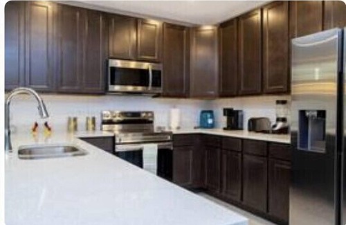 Indian Point House | Privacy, Disney 20 minutes,brand new house!