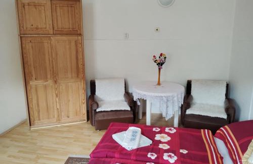 Loket House | Privat Anna