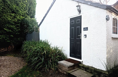 Hapsford Apartment | Private 1 bed Annexe