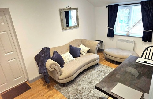 Hapsford Apartment | Private 1 bed Annexe