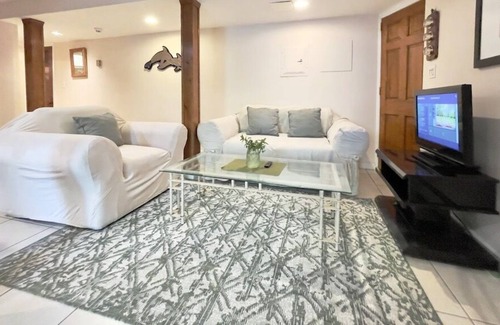 Upper Brookville Apartment | Private 1 bedroom apartment by the pool.
