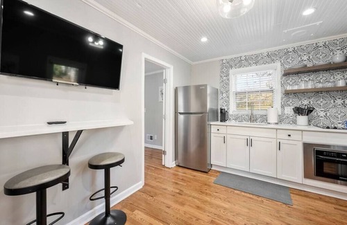 Norcross House | Private 1BR Cottage In Downtown Historic Norcross
