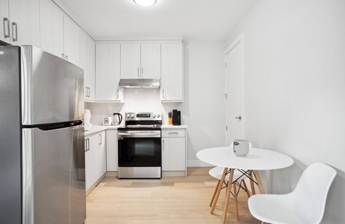 Central Lonsdale Apartment | Private 1BR Suite, New Build, 2 Guests, No Smoking