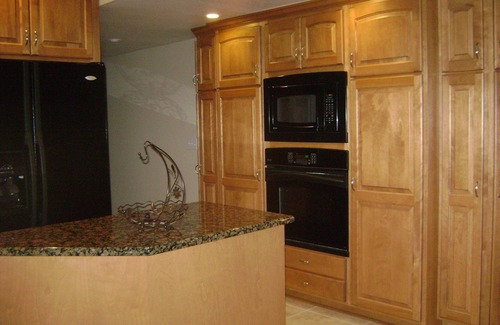 Broadview Heights Apartment | Private 2 Bedroom 2 Bathroom Apartment with Full Kitchen & Patio